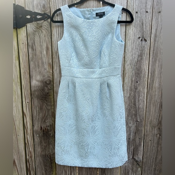 T Tahari Dresses & Skirts - TAHARI Arthur S Levine Light Ice Blue Embossed Sleeveless Shift Dress Women’s 2